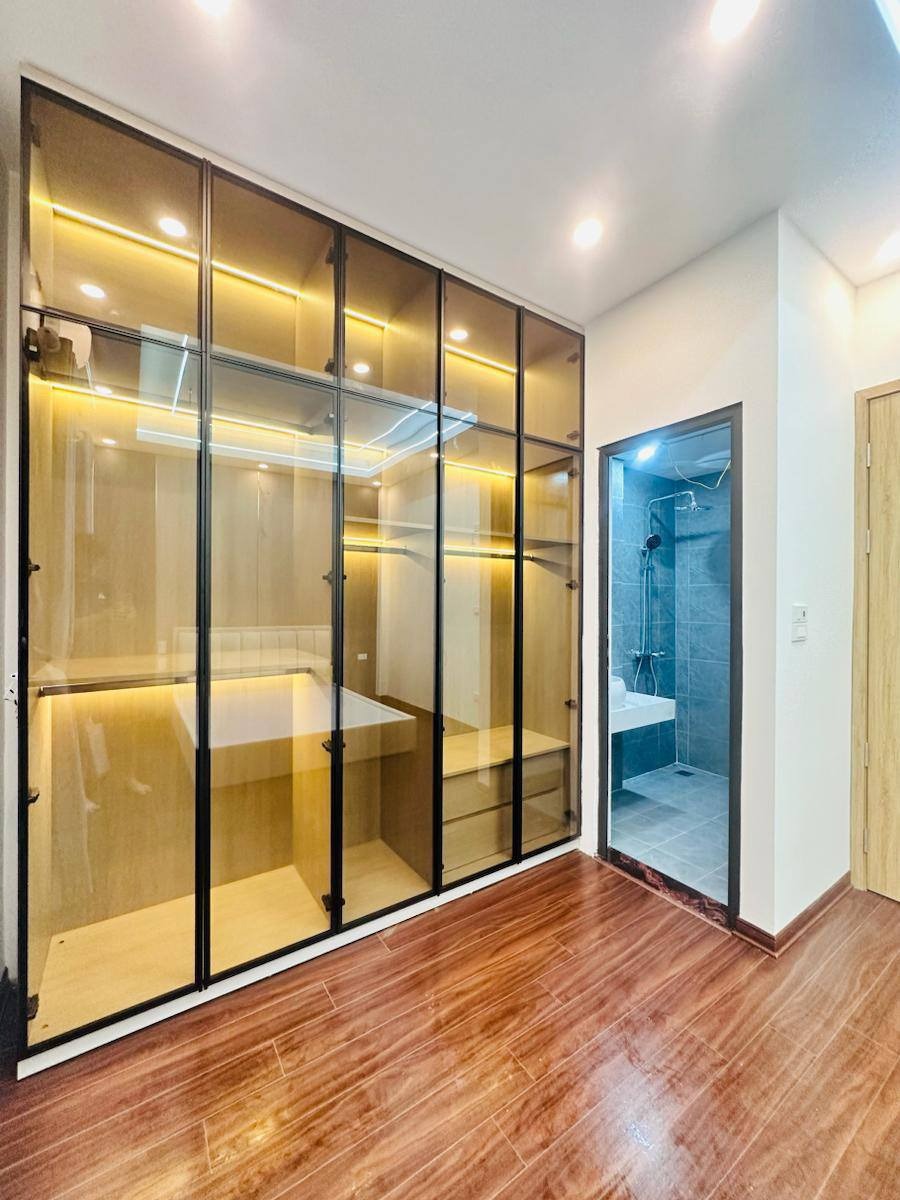 Bán nhà phố Vĩnh Phúc, Ba Đình - 5 tầng, Mặt tiền 4.8m, Giá 10.6 tỷ