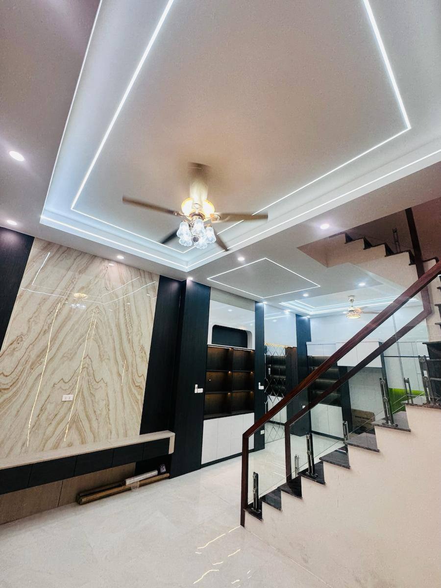 Bán nhà phố Vĩnh Phúc, Ba Đình - 5 tầng, Mặt tiền 4.8m, Giá 10.6 tỷ