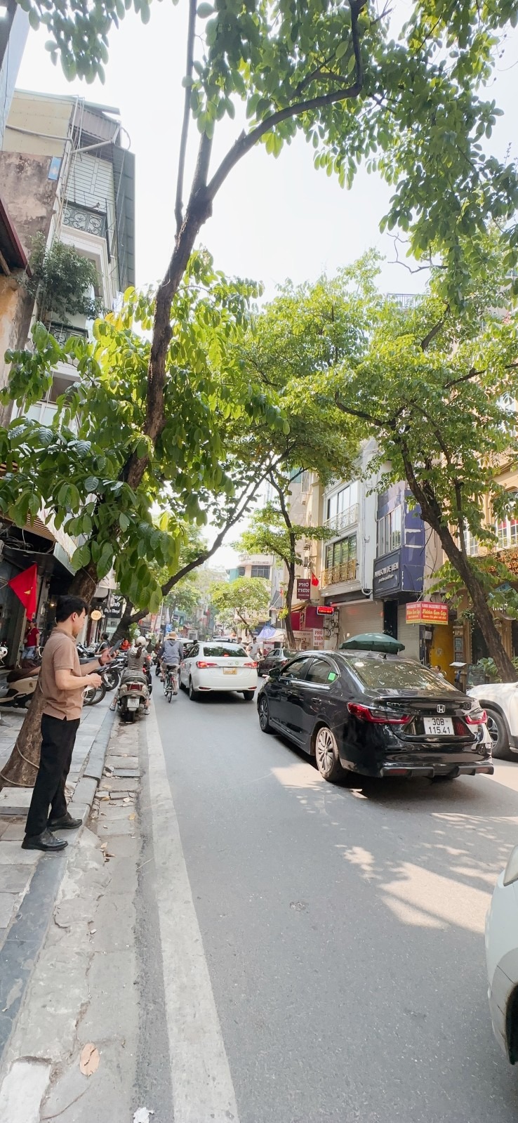 Bán Gấp Nhà Mặt Phố Hàng Tre 100m2, 5 Tầng, Giá 60 Tỷ - Thương Lượng