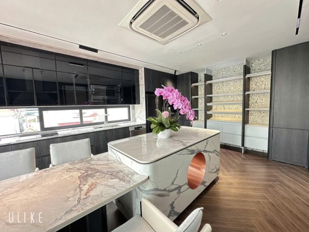 Bán Nhà 5 Tầng Long Biên: Gara Ô Tô, Thang Máy, 75m² - Giá 22.6 Tỷ