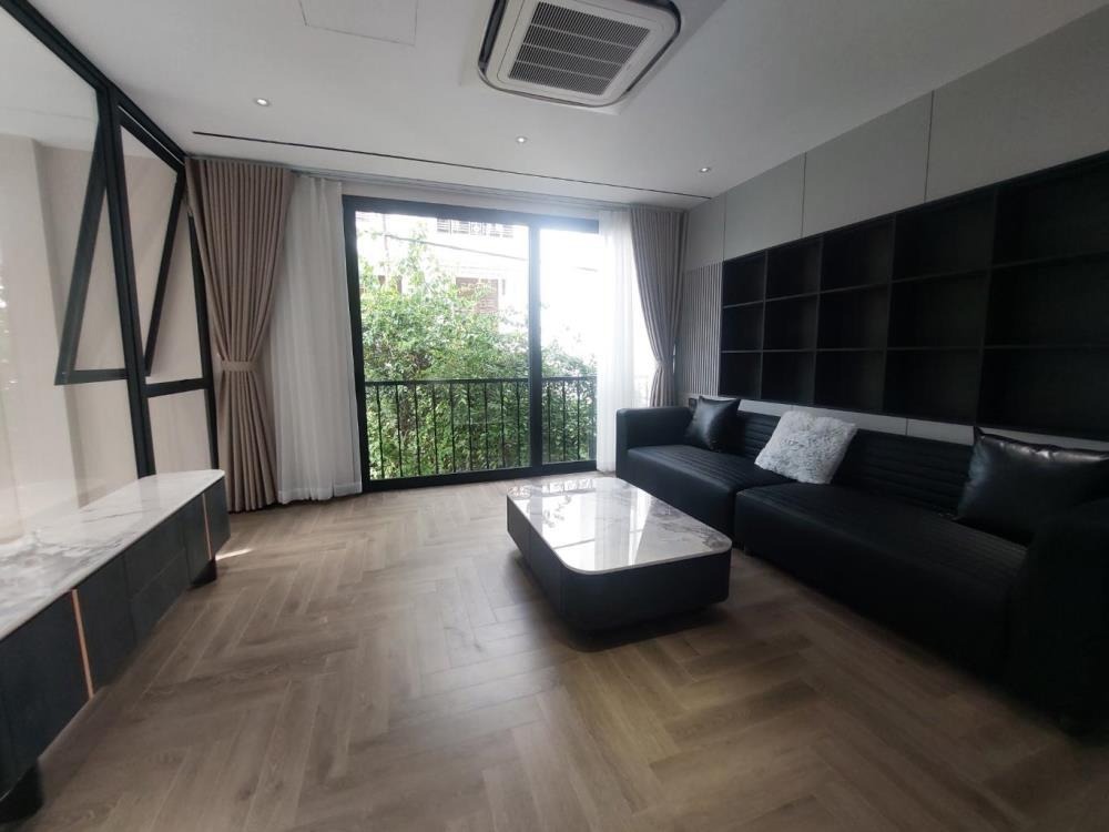 Bán Nhà 5 Tầng Long Biên: Gara Ô Tô, Thang Máy, 75m² - Giá 22.6 Tỷ