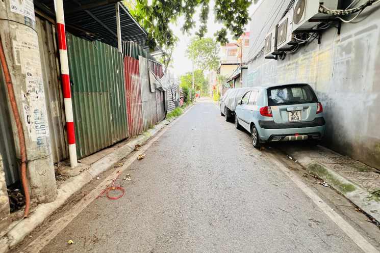 bán nhà Đức Giang, 80m, vỉa hè, 2 mặt ôtô tránh, cách cầu Đông Trù 300m