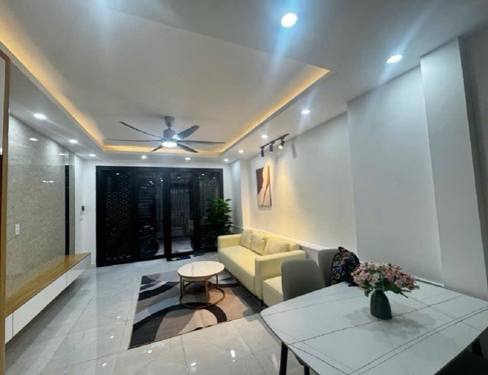 Siêu phẩm nhà phố Long Biên - 5 Tầng, 3 PN, Chỉ 9.8 tỷ