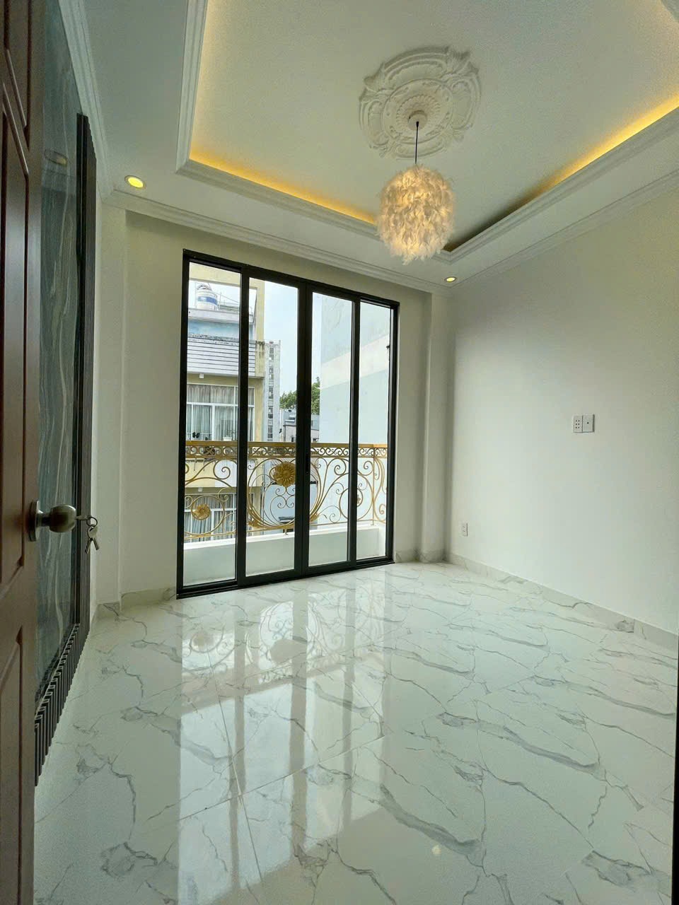 Cho Thuê Nhà Nguyên Căn Quận 10 - Vị Trí Đắc Địa, Nội Thất Đầy Đủ