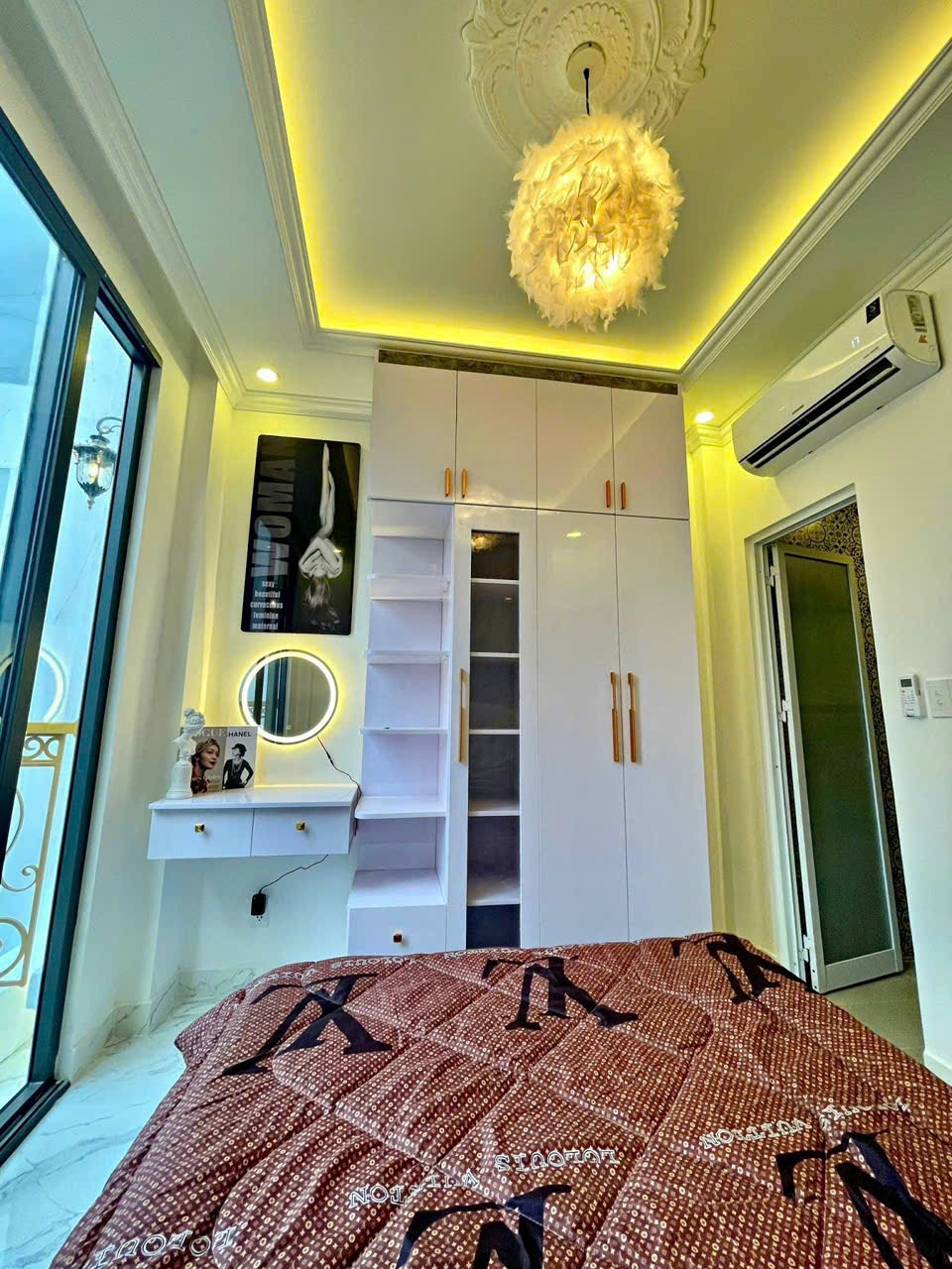 Cho Thuê Nhà Nguyên Căn Quận 10 - Vị Trí Đắc Địa, Nội Thất Đầy Đủ
