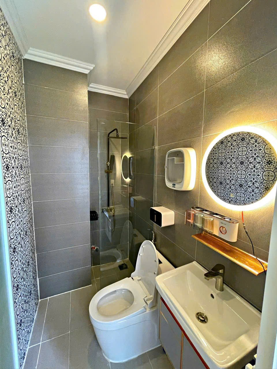 Cho Thuê Nhà Nguyên Căn Quận 10 - Vị Trí Đắc Địa, Nội Thất Đầy Đủ