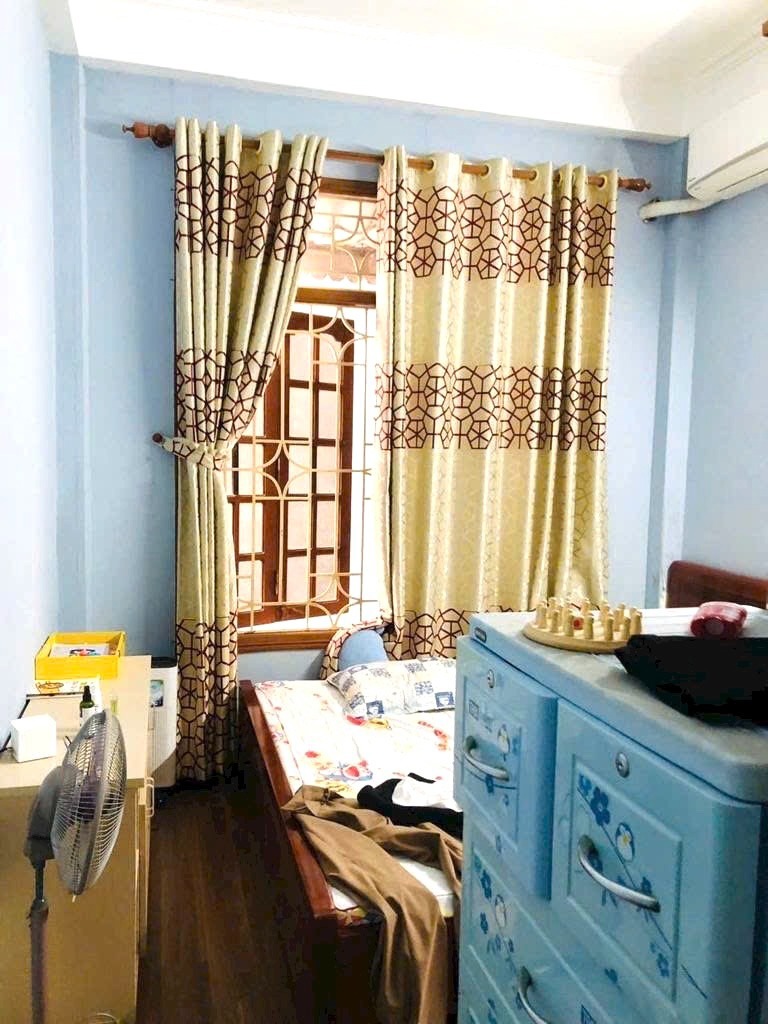 Nhà 4 Tầng Xây Chắc, Vị Trí Đẹp - Phố Gia Quất, Gần Him Lam