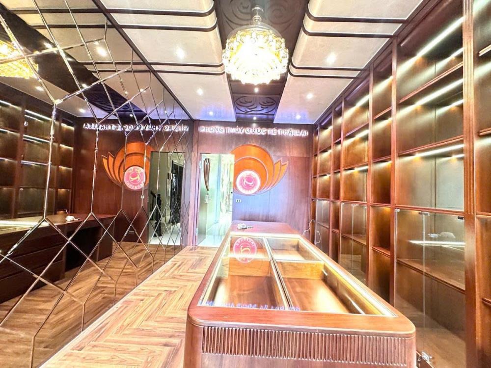 Nhà phố Đống Đa View Hồ Hoàng Cầu - Kinh Doanh - 6 Tầng - Giá 32 tỷ