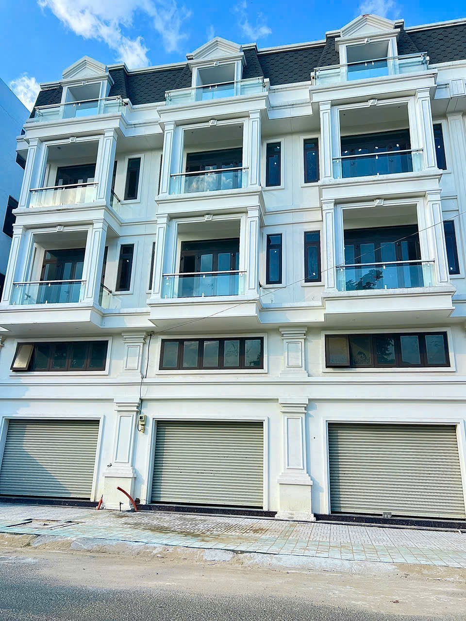 Nhà Phố Kinh Doanh Quận 12: Mặt Tiền Chợ An Sương, Đầu Tư Sinh Lời