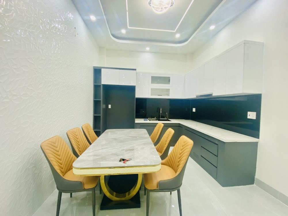 Nhà đẹp 5 tầng, 44m2, 4 phòng ngủ - Hẻm oto thông, gần công viên Làng Hoa - 7.4 tỷ