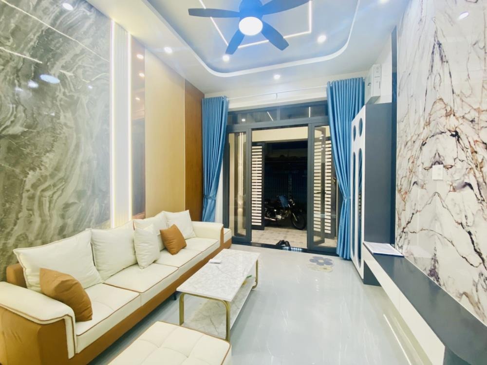 Nhà đẹp 5 tầng, 44m2, 4 phòng ngủ - Hẻm oto thông, gần công viên Làng Hoa - 7.4 tỷ