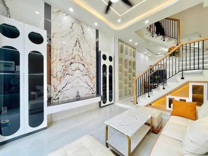 Nhà đẹp 5 tầng, 44m2, 4 phòng ngủ - Hẻm oto thông, gần công viên Làng Hoa - 7.4 tỷ