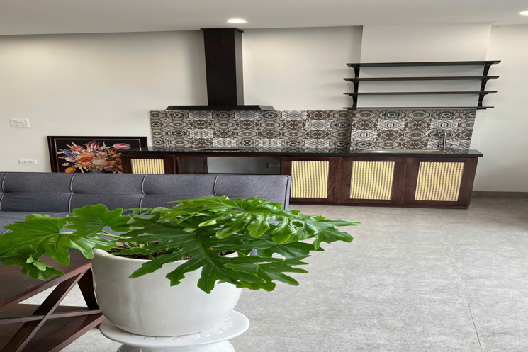 Bán nhanh Homestay Hồng Tiến Long Biên 140m2 7 tầng thang máy 160tr/th