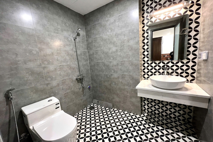 Bán nhanh Homestay Hồng Tiến Long Biên 140m2 7 tầng thang máy 160tr/th