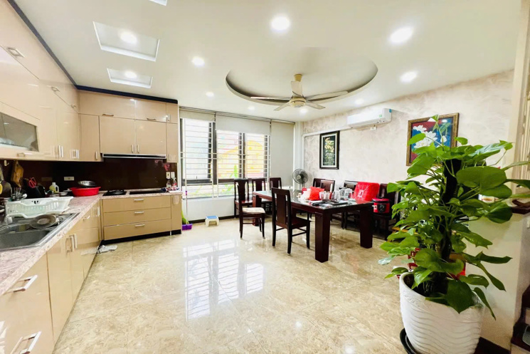 NHÀ DÂN XÂY 5 TẦNG MẶT NGÕ THÔNG Phố Bồ Đề 110m2 X 30 tỷ Long Biên