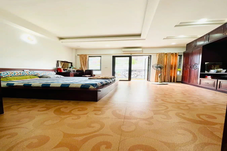 NHÀ DÂN XÂY 5 TẦNG MẶT NGÕ THÔNG Phố Bồ Đề 110m2 X 30 tỷ Long Biên