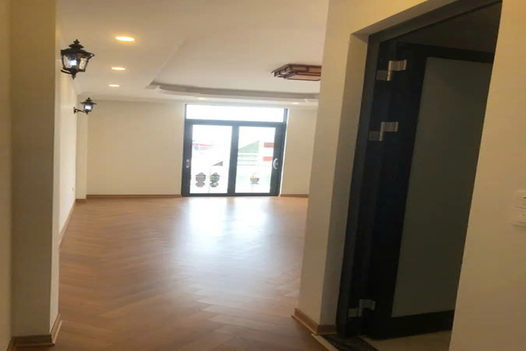 NHÀ MỚI Ở LUÔN GÂRA Ô TÔ Phố Nguyễn Văn Linh 88m2 X 6 Tầng,15 tỷ Long Biên
