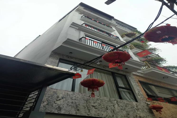 NHÀ MỚI NGÕ THÔNG Ô TÔ TRONG NHÀ Phố Nguyễn Sơn 40m2 X 6 tầng 14.2 tỷ Long Biên