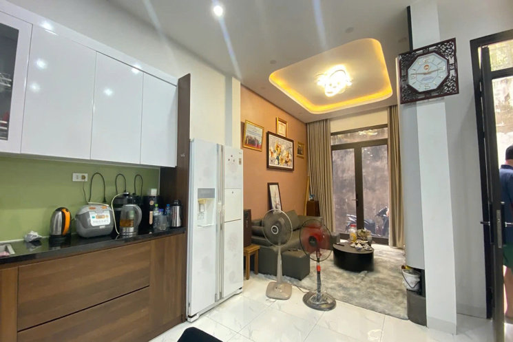 NHÀ ĐẸP LÔ GÓC Phố  Nguyễn Văn Cừ 50m2 X 5 tầng mặtt iền 5.9m, 9.6 tỷ Long Biên