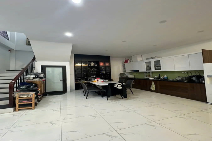 NHÀ ĐẸP LÔ GÓC Phố  Nguyễn Văn Cừ 50m2 X 5 tầng mặtt iền 5.9m, 9.6 tỷ Long Biên