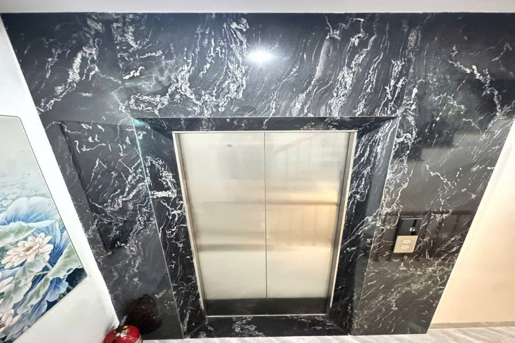 NHÀ ĐẸP MỚI -6T- OTO CÁCH 50 M - THANG MÁY - HỆ THỐNG PHÒNG CHÁY ĐẦY ĐỦ - VỪA Ở VỪA CHO THUÊ DÒNG
