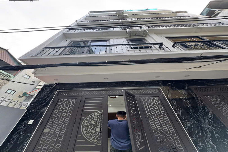 NHÀ ĐẸP MỚI -6T- OTO CÁCH 50 M - THANG MÁY - HỆ THỐNG PHÒNG CHÁY ĐẦY ĐỦ - VỪA Ở VỪA CHO THUÊ DÒNG