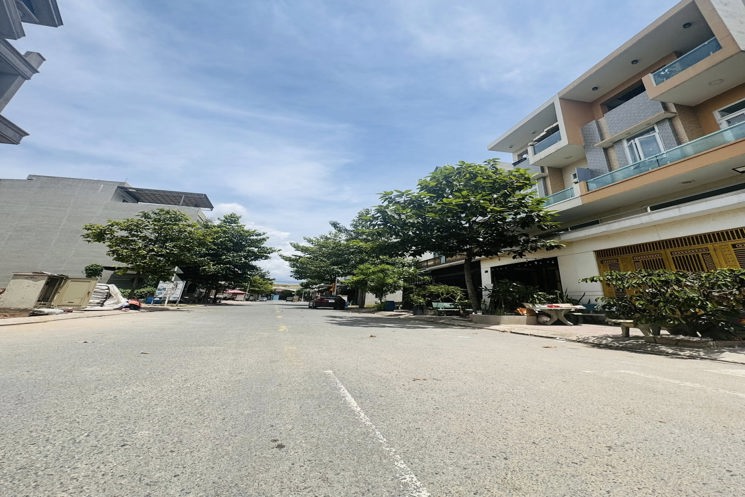 Bán biệt thự liền kề 4 tầng, 64m2, 4PN, Bình Thắng, Dĩ An, Bình Dương. Sổ đỏ, giá 7.2 tỷ
