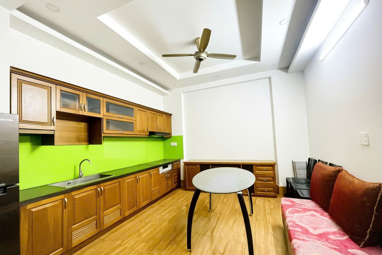 16 TỶ: BÁN NHÀ QUẬN 3- TRẦN HƯNG ĐẠO NGUYỄN VĂN CỪ- 4M x 13M- 3 TẦNG XE HƠI TRONG NHÀ.VŨ 0933910039