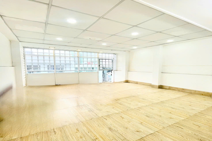 16 TỶ: BÁN NHÀ QUẬN 3- TRẦN HƯNG ĐẠO NGUYỄN VĂN CỪ- 4M x 13M- 3 TẦNG XE HƠI TRONG NHÀ.VŨ 0933910039