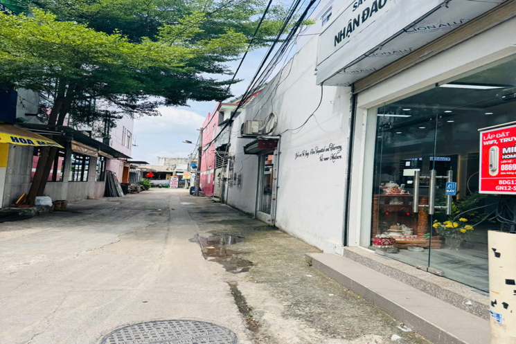 BÁN NHÀ DĨ AN – NHÀ MỚI ĐẸP – SÁT KCN SÓNG THẦN – XE HƠI VÀO TẬN NHÀ – CHỈ 3.55 TỶ