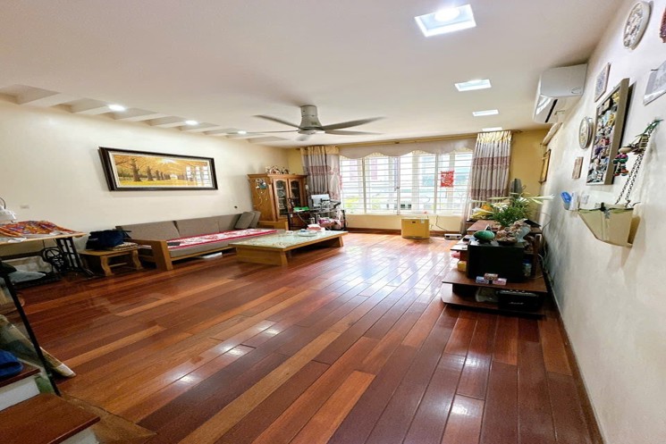 Nhà đẹp 50m 5 tầng phố Bồ Đề, Long Biên, Hà Nội