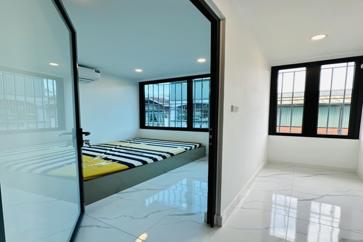 CHUNG CƯ CẦU GIẤY - VỊ TRÍ VIP- Ô TÔ ĐỖ CHÂN TOÀ NHÀ – FULL NỘI THẤT- 3.95T- SẴN SỔ