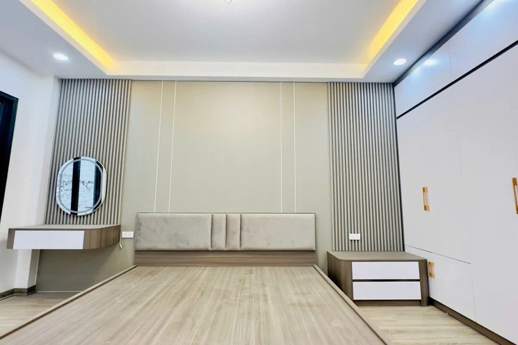 NHÀ MỚI 5 TẦNG THANG MÁY FULL NỘI THẤT Phố Nguyễn Sơn 60m2 X 12.9 tỷ Long Biên