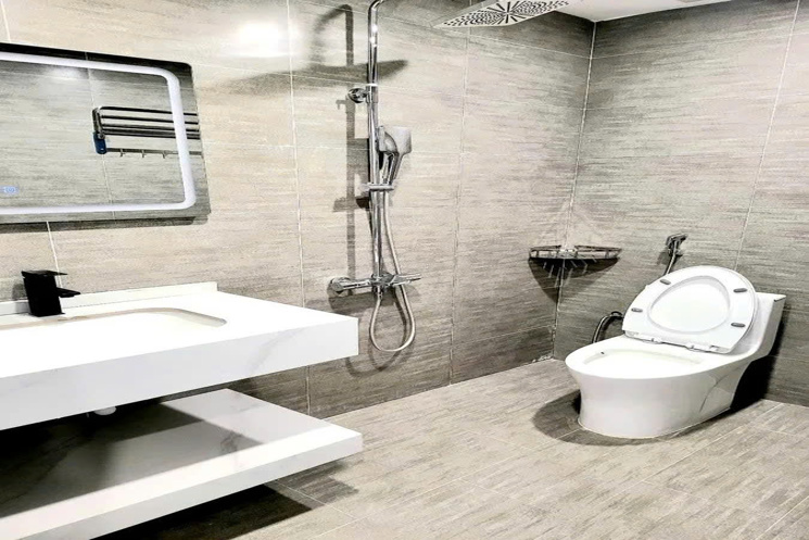 NHÀ MỚI- ĐẸP Ở NGAY Ô TÔ VÀO NHÀ Phố Nguyễn Văn Cừ 50m2 X 4 tầng 10.4 tỷ Long Biên