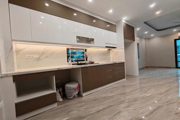 NHÀ ĐẸP TỦNG TÂM PHỐ TRẬM- CỔ LINH 43m2 X 6 tầng,mặt tiền 5m,13.2 tỷ Long Biên.Ô TÔ ĐỖ CỬA- VÀO NHÀ