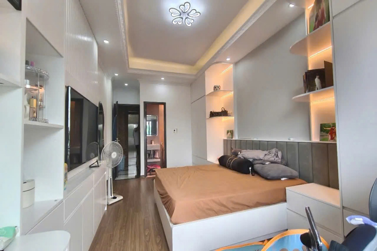 BÁN NHÀ MỚI ĐẸP NỞ HẬU KINH DOANHH VỈA HÈ Ô TỖ TRÁNH ĐỖ  Phố Đức Giang 40m2 X 6 tầng 11.5 tỷ Long