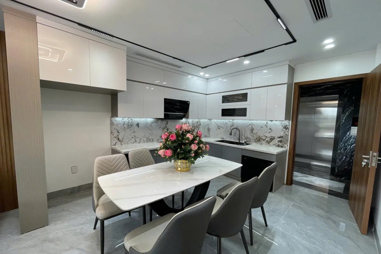 NHÀ ĐẸP DÂN XÂY Ô TÔ VÀO NHÀ Phố Nguyễn Văn Linh 45m2 X 6 tầng mặt tiền 3.6m,10.5 tỷ Long Biên