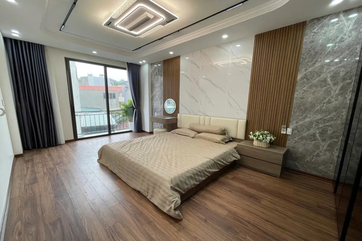 NHÀ ĐẸP DÂN XÂY Ô TÔ VÀO NHÀ Phố Nguyễn Văn Linh 45m2 X 6 tầng mặt tiền 3.6m,10.5 tỷ Long Biên
