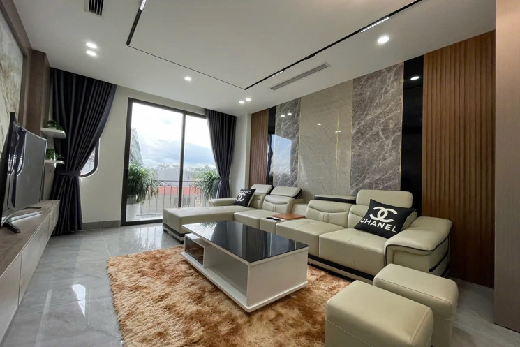 NHÀ ĐẸP DÂN XÂY Ô TÔ VÀO NHÀ Phố Nguyễn Văn Linh 45m2 X 6 tầng mặt tiền 3.6m,10.5 tỷ Long Biên