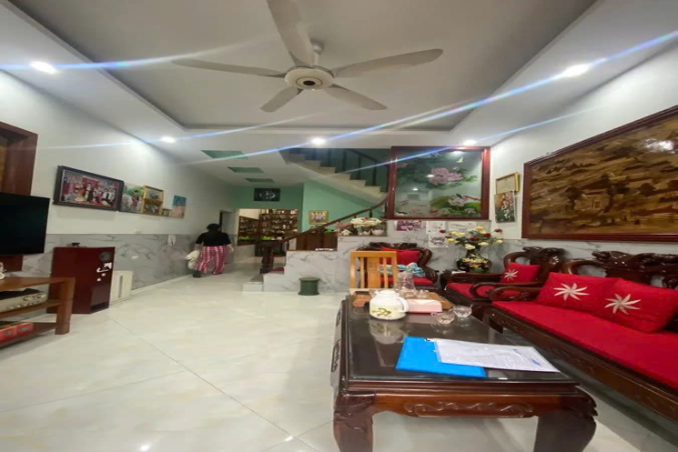 BÁN NHÀ DÂN XÂY KIÊN CỐ ĐẸP Phố Nguyễn Văn Linh 110m2 X3 tầng mặt tiền  6.5m,15.5 tỷ Long Biên