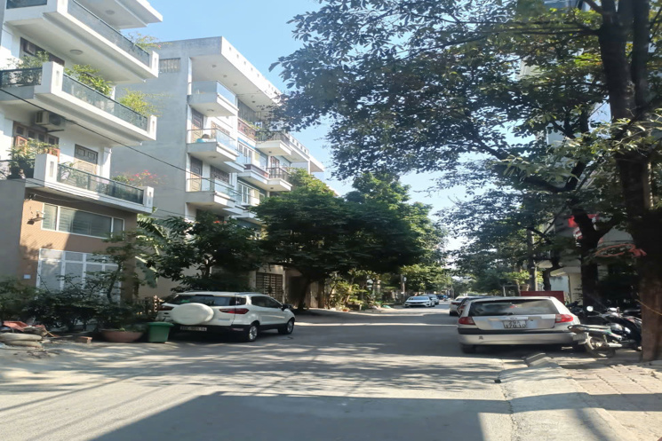 Kinh doanh đỉnh- Vỉa hè ô tô tránh, ngay chợ Lai Xá 68m2 - 5 tầng, giá 14.5 tỉ
