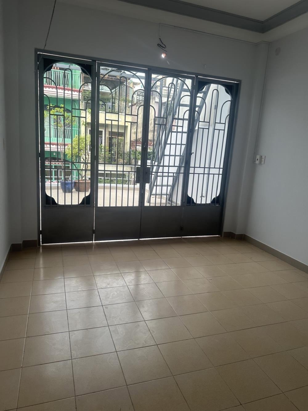 Cho Thuê Nhà Nguyên Căn Quận 10 - Vị Trí Đắc Địa, Thích Hợp Kinh Doanh