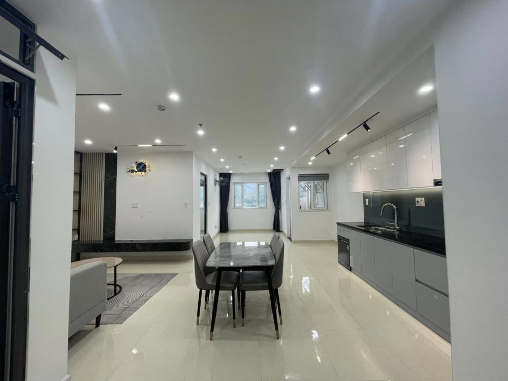 Căn Hộ Đẹp Gần ĐH Nguyễn Tất Thành - Giá 1.150tr, Full Nội Thất, View Hồ Bơi