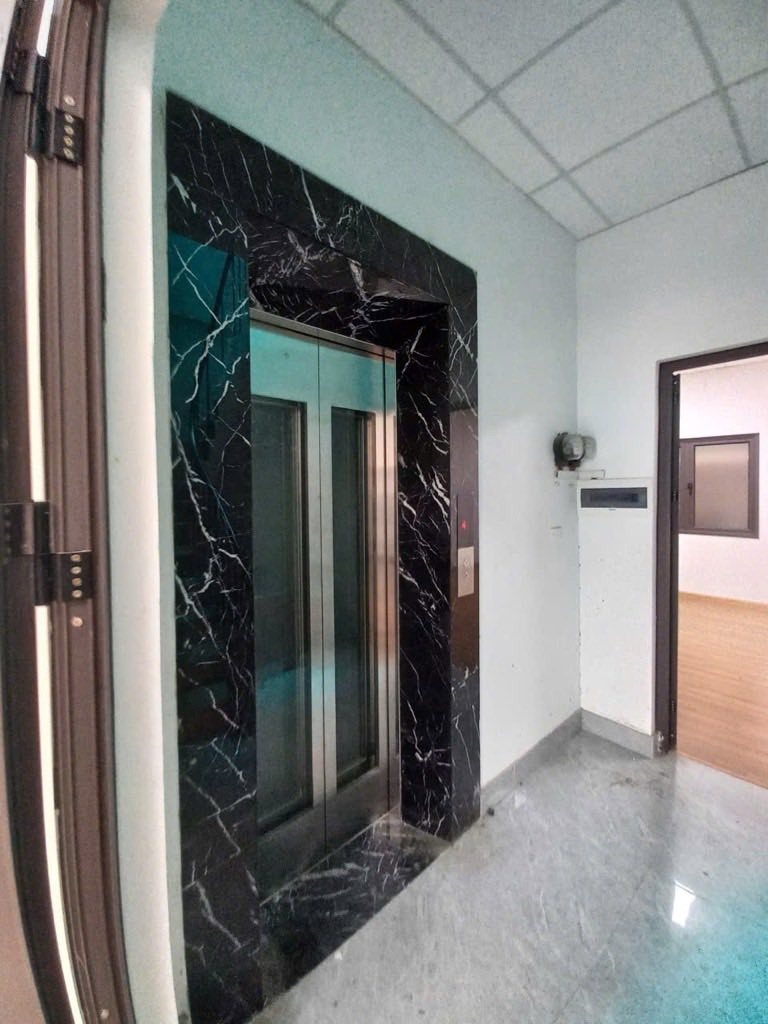 Bán nhà phân lô 649 Kim Mã - 70m2, 6 tầng, thang máy, 2 mặt ngõ, ô tô tránh nhau