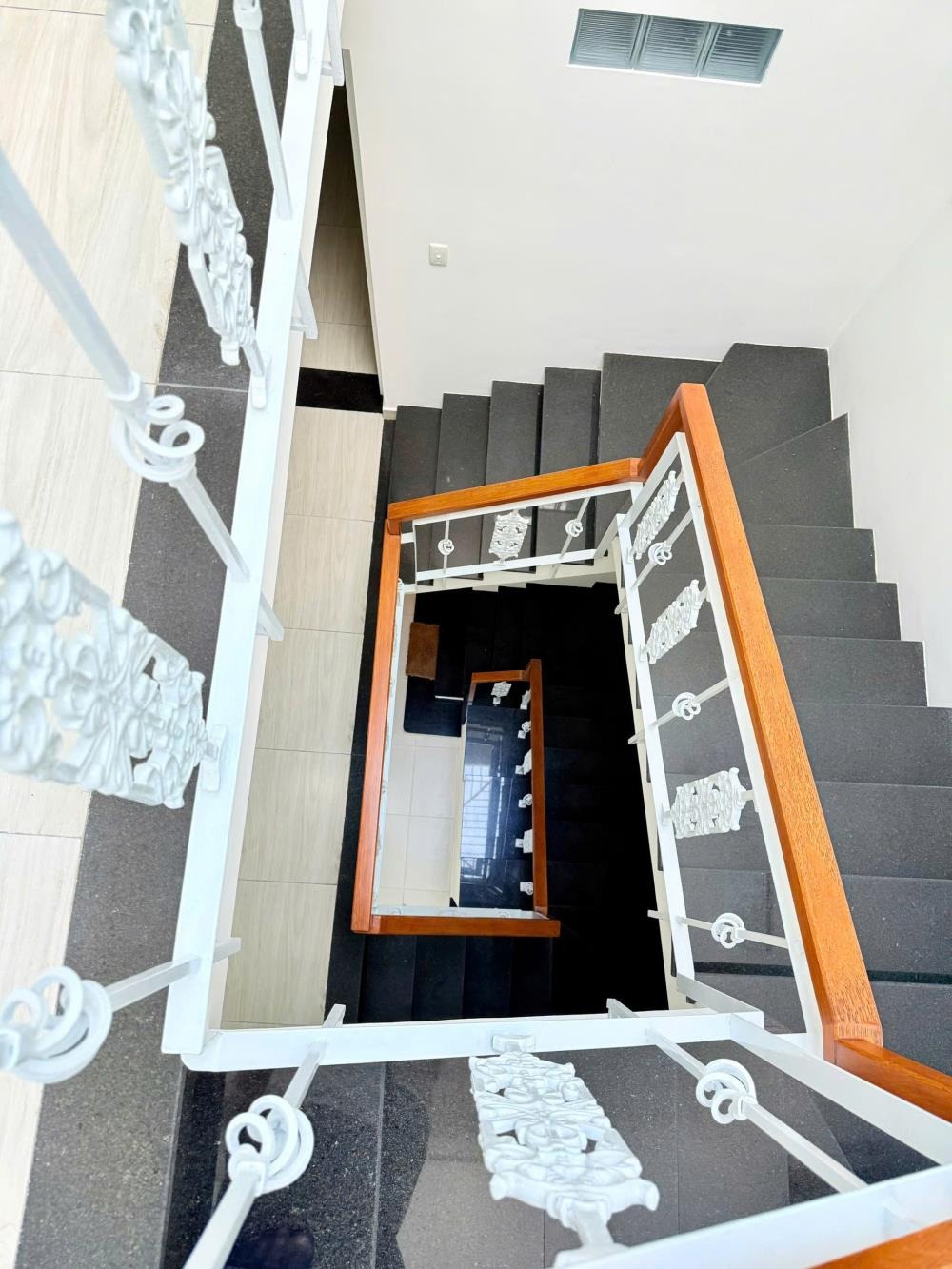 Cho Thuê Nhà Nguyên Căn Phú Nhuận - 24 triệu/tháng - Hẻm Xe Hơi