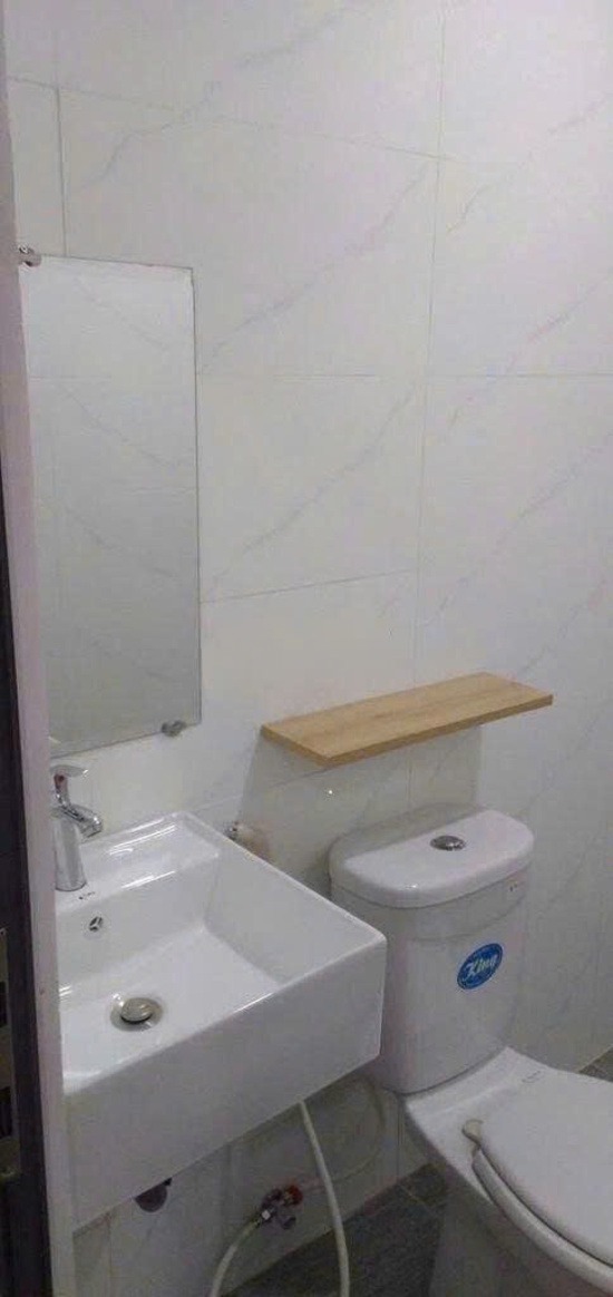 Cho Thuê Nhà Nguyên Căn Mặt Tiền Võ Văn Kiệt, Quận 1 - 8 Phòng Ngủ, 4 WC - Vị Trí Đắc Địa