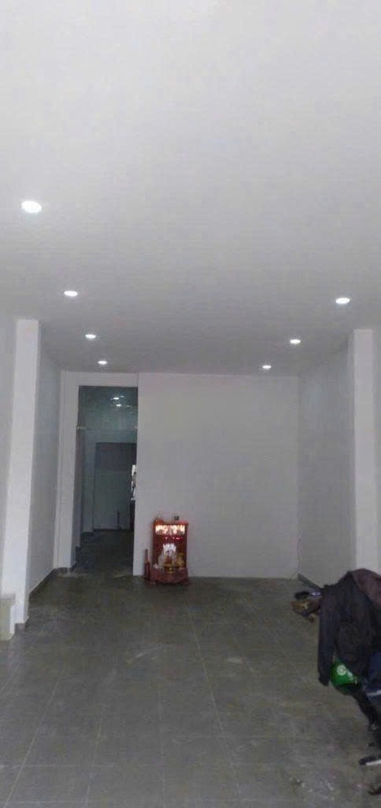 Cho Thuê Nhà Nguyên Căn Mặt Tiền Võ Văn Kiệt, Quận 1 - 8 Phòng Ngủ, 4 WC - Vị Trí Đắc Địa