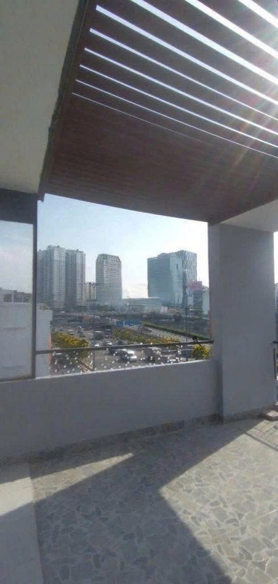 Cho Thuê Nhà Nguyên Căn Mặt Tiền Võ Văn Kiệt, Quận 1 - 8 Phòng Ngủ, 4 WC - Vị Trí Đắc Địa