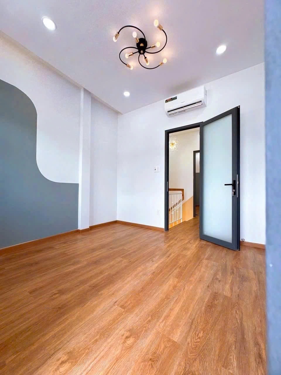 Cho thuê nhà nguyên căn Quận 11, gần vòng xoay Cây Gõ - Giá Tốt