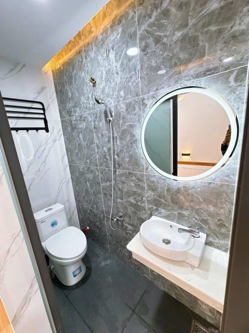 Cho thuê nhà nguyên căn Quận 11, gần vòng xoay Cây Gõ - Giá Tốt